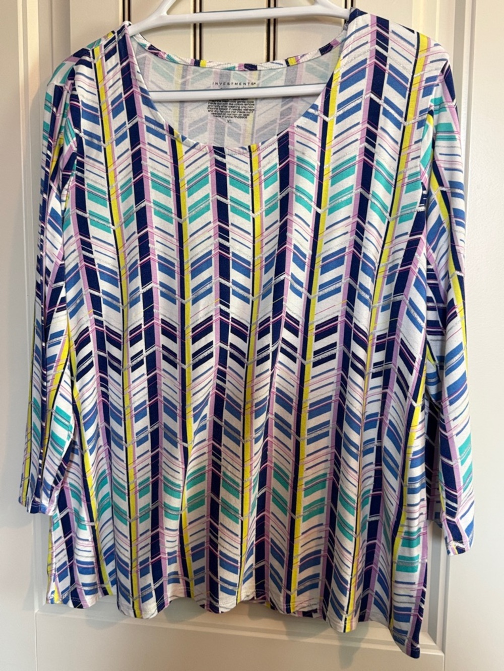 Women's Patterned V-Neck Long Sleeve Top in Multi Colors in Good Condition